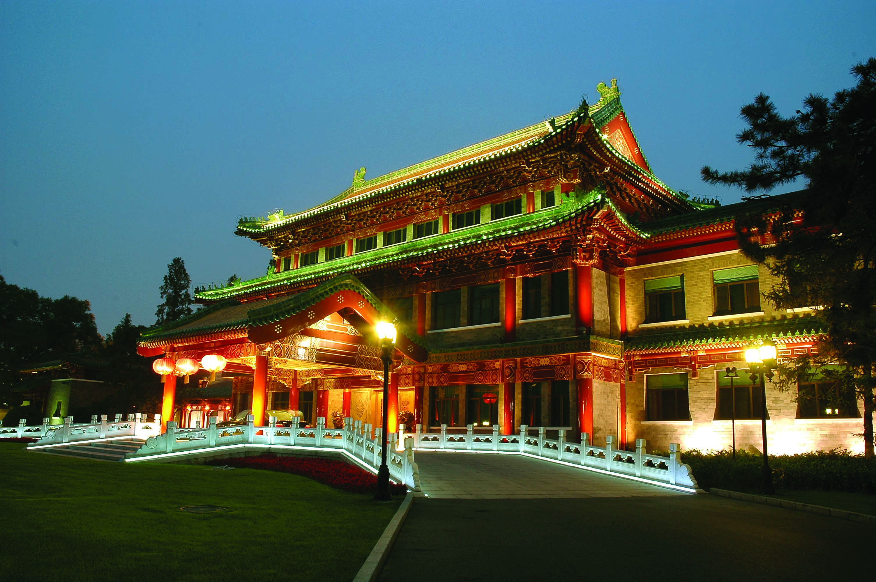 5万平方米.从金朝到现在,钓鱼台国宾馆已经有了八百多年的历史.