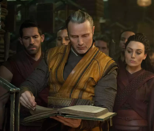 后来莫度男爵带着史蒂芬找到了古一法师,但是史蒂芬毕竟是学科学的