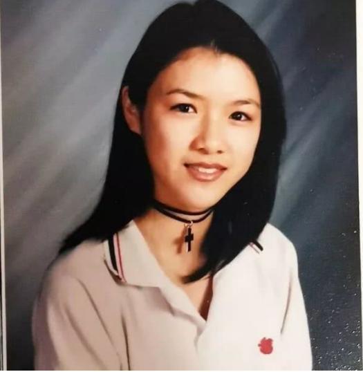 陈豪妻子陈茵薇,38岁的她虽然是三位孩子的妈妈,颜值依旧如少女