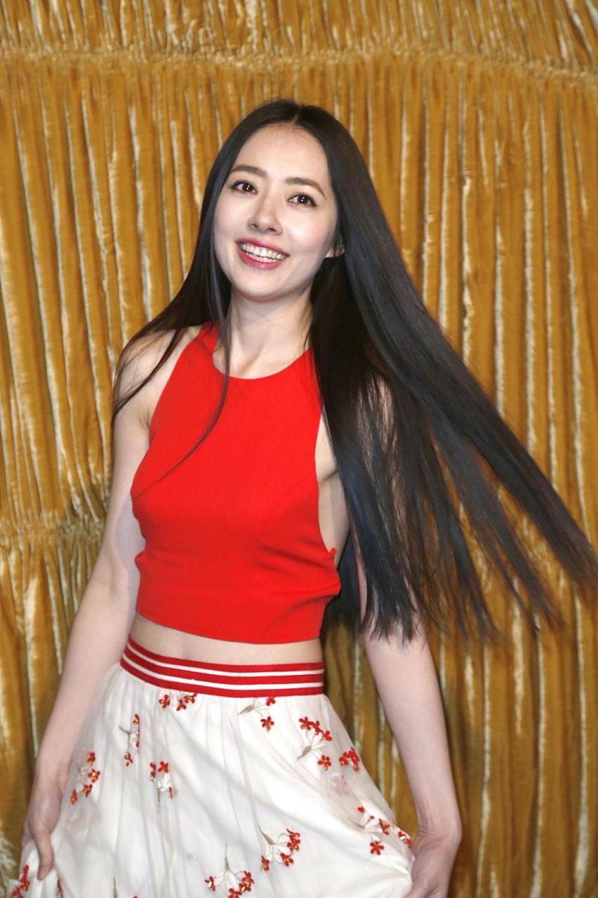 4月13日,向佐在节目中提及郭碧婷时,情难自禁地落下泪来.