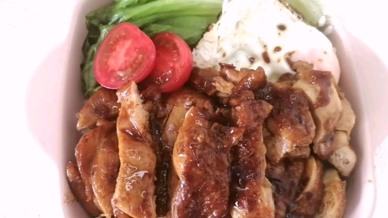 酱爆鸡腿饭绝对勾起你的味蕾