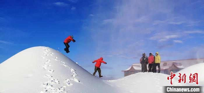 祁连山下滑雪场冬日景如画邀客乐享雪原冬趣