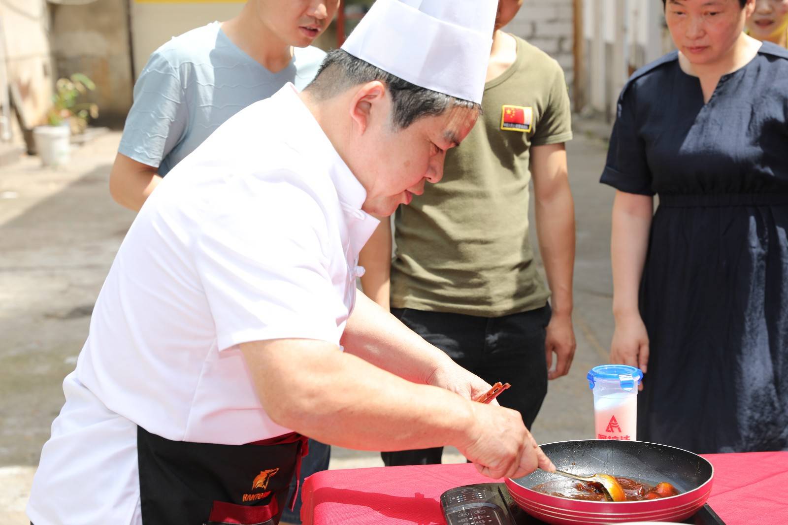 纪念湘菜泰斗石荫祥诞辰101周年"千店大联盟,万厨齐掌勺"