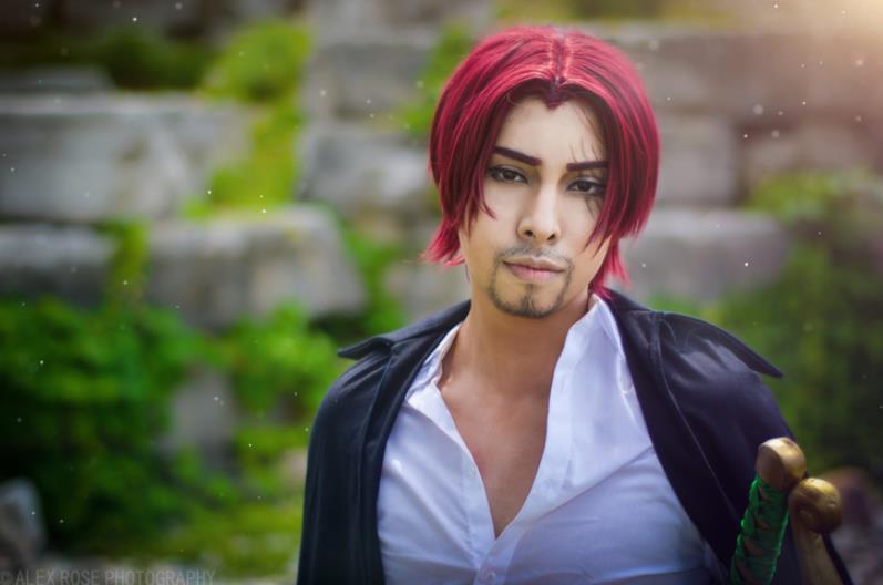 图为红发香克斯,路飞出海的引路人.