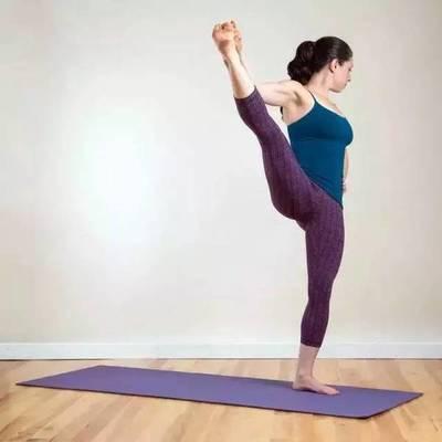 一组平衡体式的串联,你能全部做下来,就能达到瑜伽中级水平了