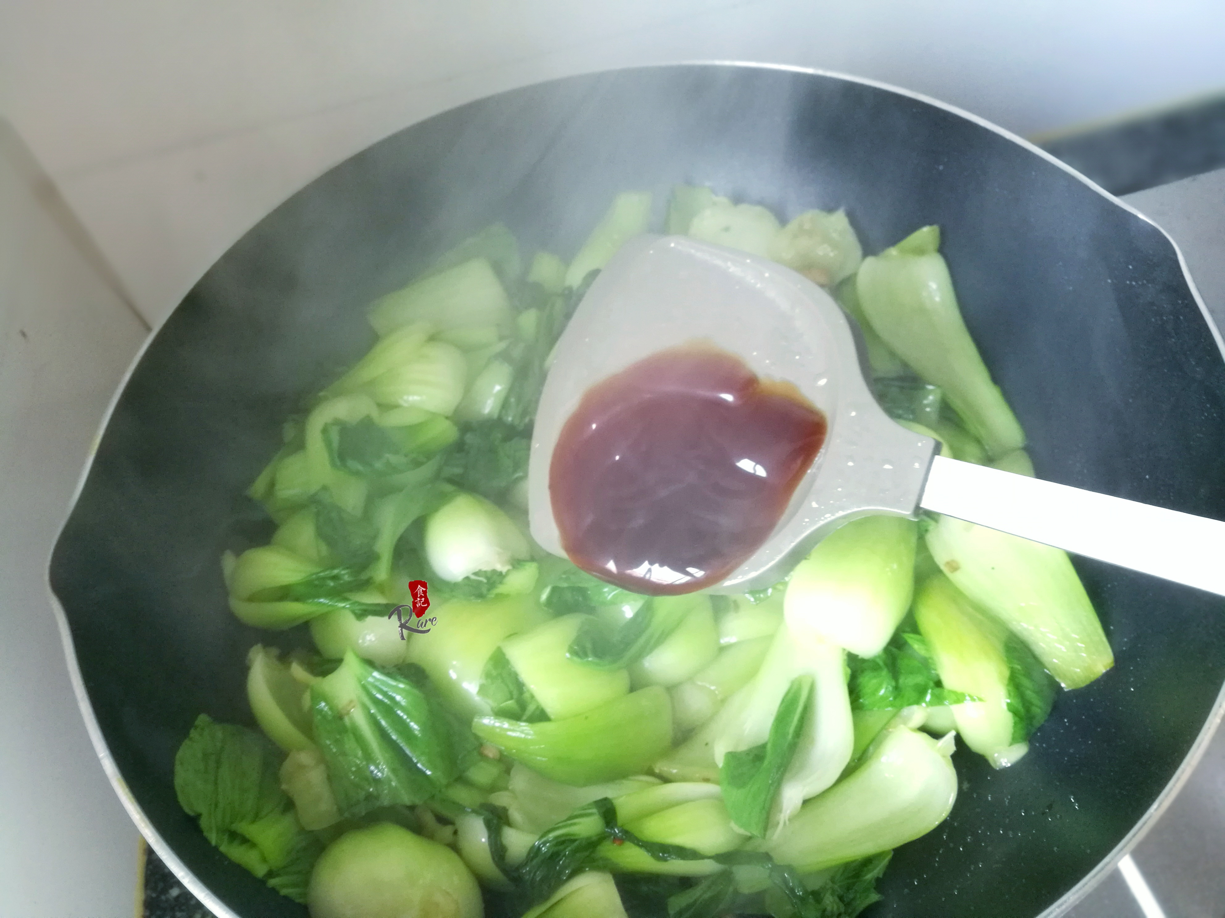 这样素炒小菜,茎也入味,简单快手比肉还好吃,三天两头炒一次