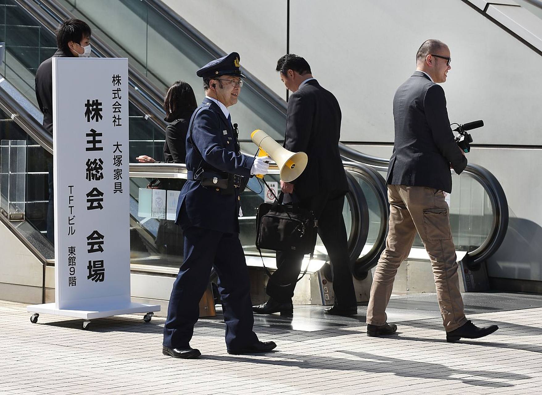 6月28日,中国驻日本大使馆发言人就日本警方近日逮捕了一名中国籍研究
