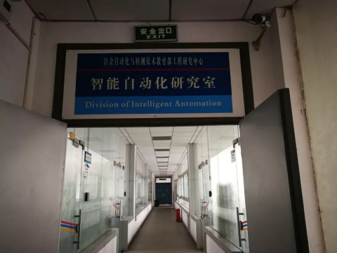 武汉女孩被护栏卡脖致死 曾为家人放弃20万年薪