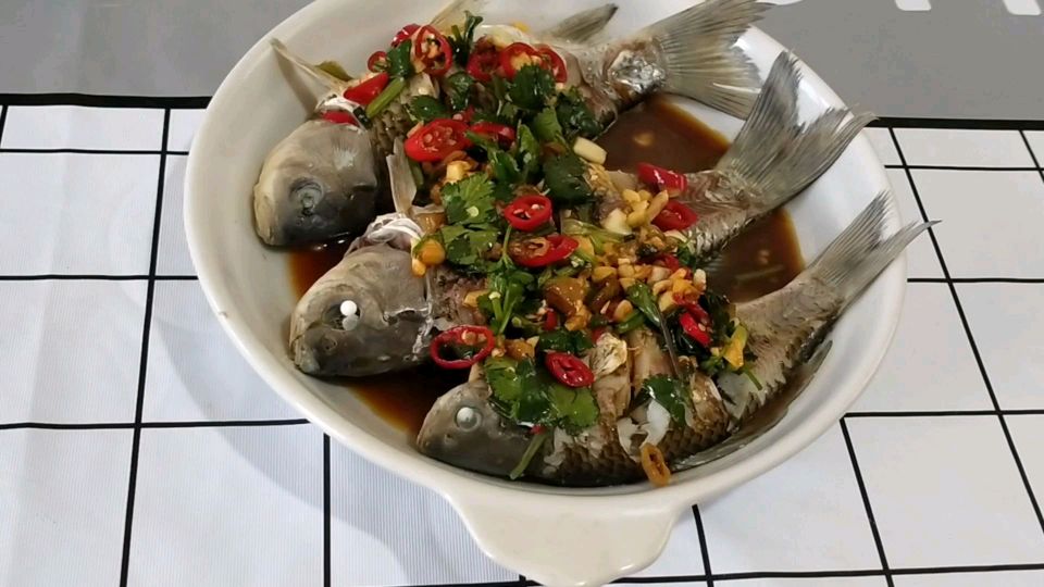 鲫鱼这样做 简单省事 非常美味