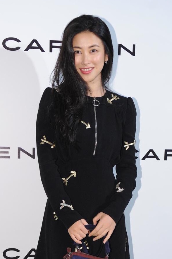 朱珠连续七年上榜全球最美面孔,网友却只知道她是尤文老板前女友