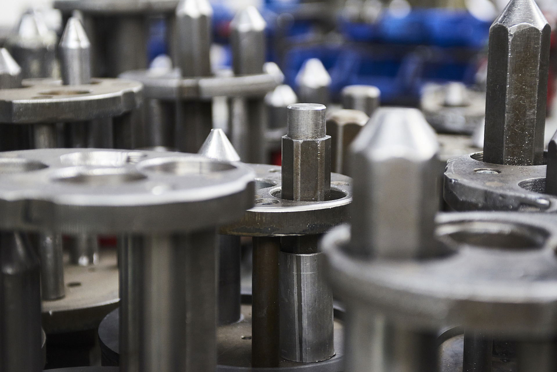 新型齿轮抛光机采用先进技术,可去除齿轮毛刺,倒角,提高齿面光洁度等