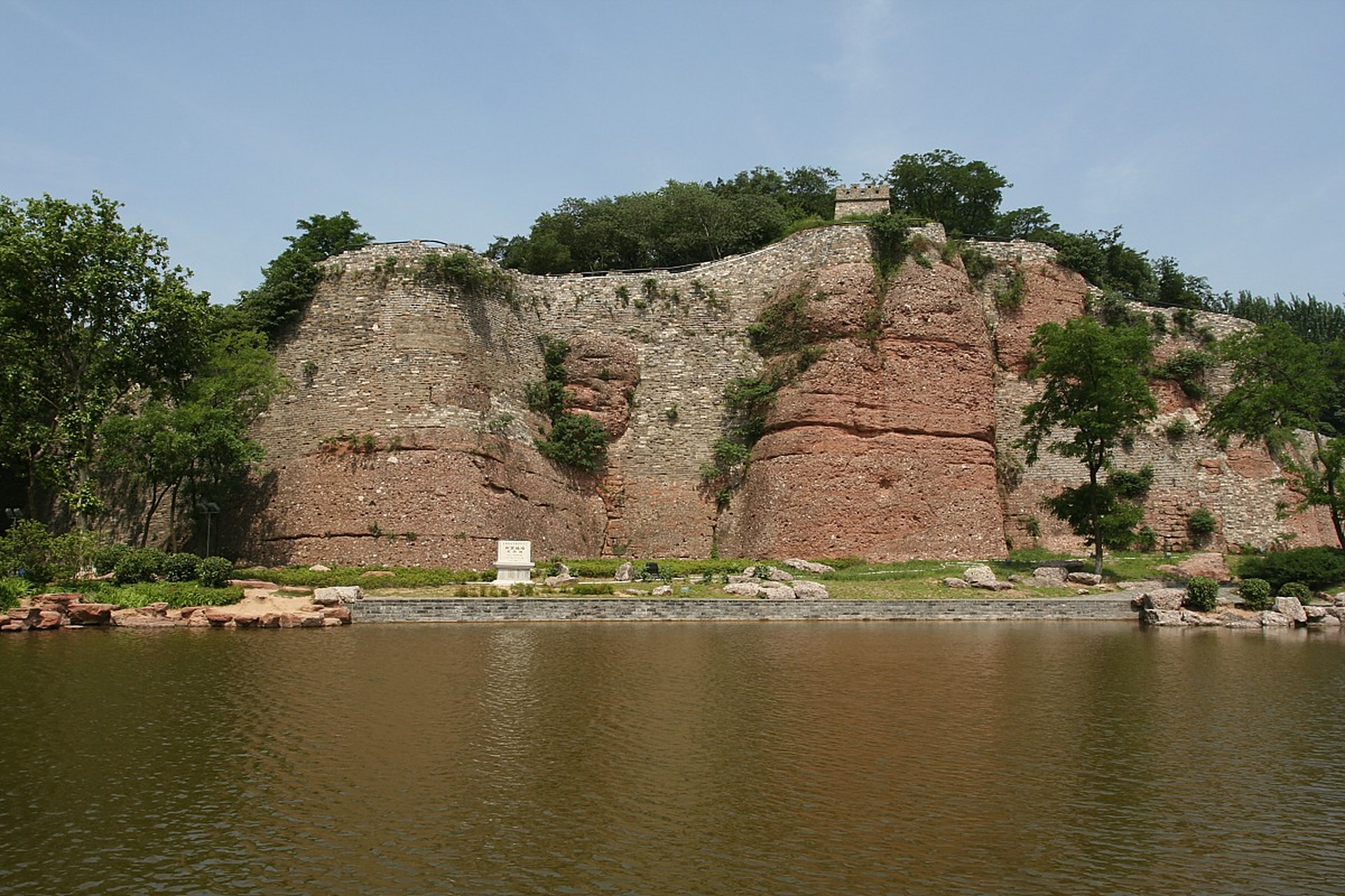 【涨知识3】世界围地最大的城墙——明代南京石头城  南京石头城是