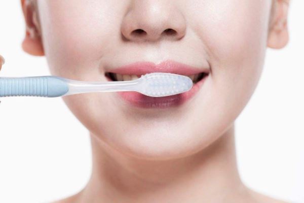 孕期保护牙齿健康的方法,就是用正确的方法和工具保证口腔清洁