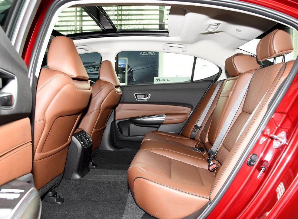 讴歌tlx-l:空间布局还是非常合理的,了解过的人也都非常清楚,一米八的