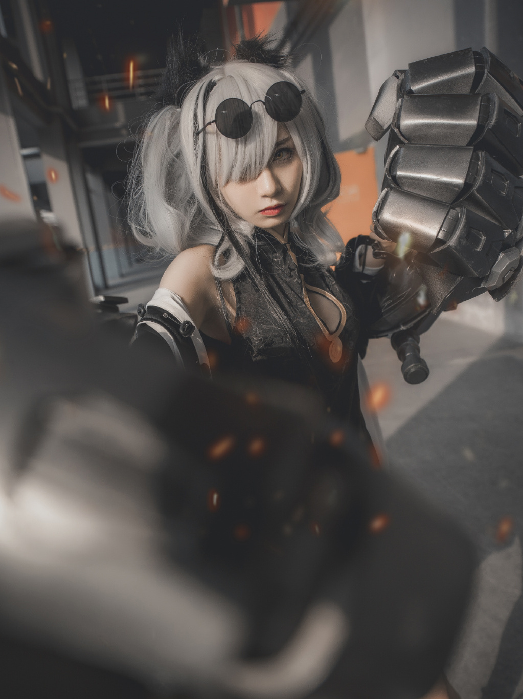 「百家号鼠你红」明日方舟食铁兽cos,曲中生直,柔能生刚