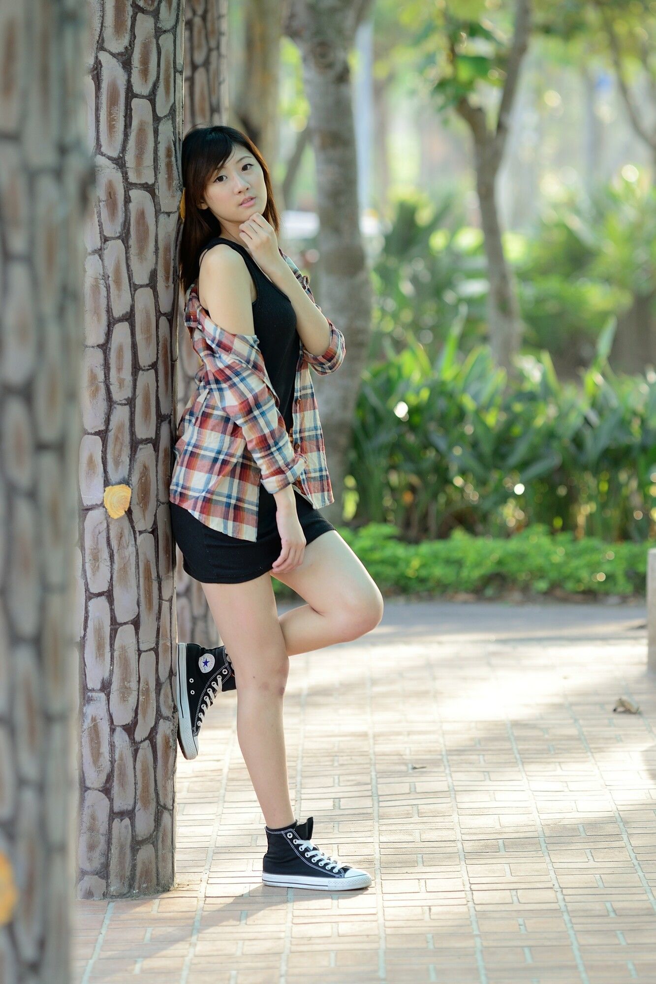 台湾美女林茉晶校园写真:清纯少女户外多姿实拍