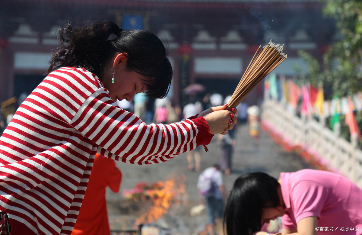 烧香拜佛,愿望实现