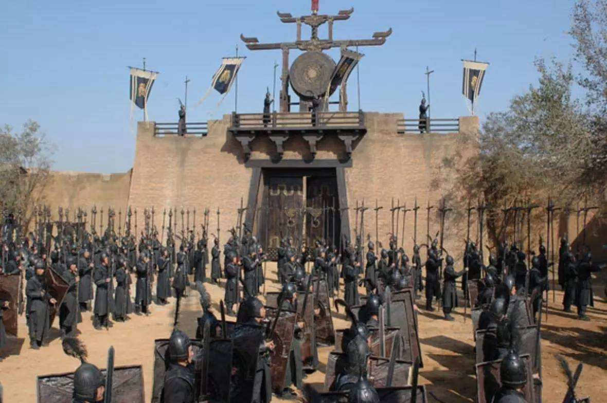 古时候没有喇叭,出征之前开动员大会,将士真能听见将领说的啥?