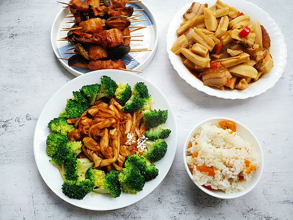 三个人的午餐,三菜一汤,有荤有素,第一道做得不够吃
