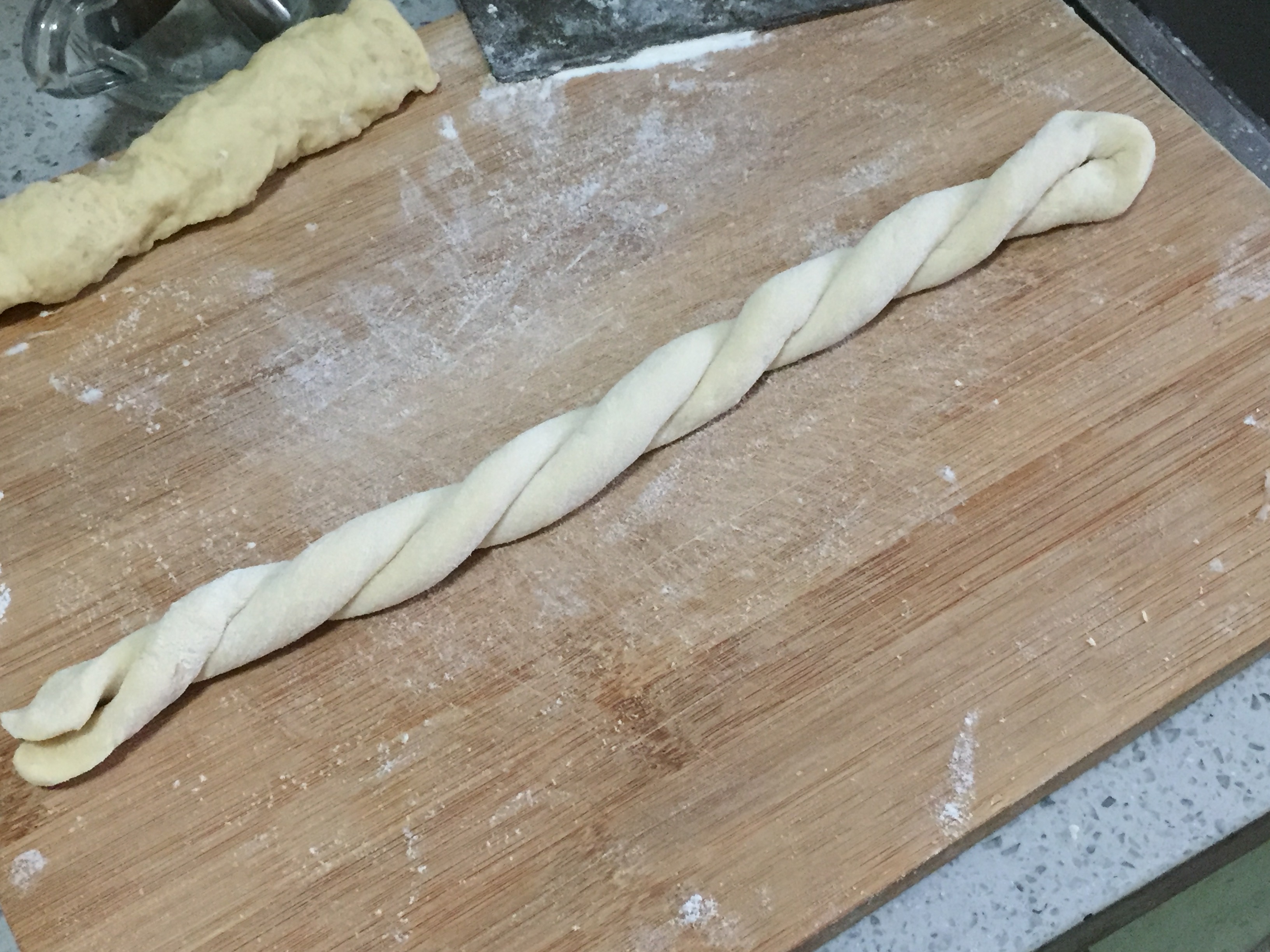 不加一滴水的大麻花,奶香十足,比馒头松软好吃百倍,做法特简单