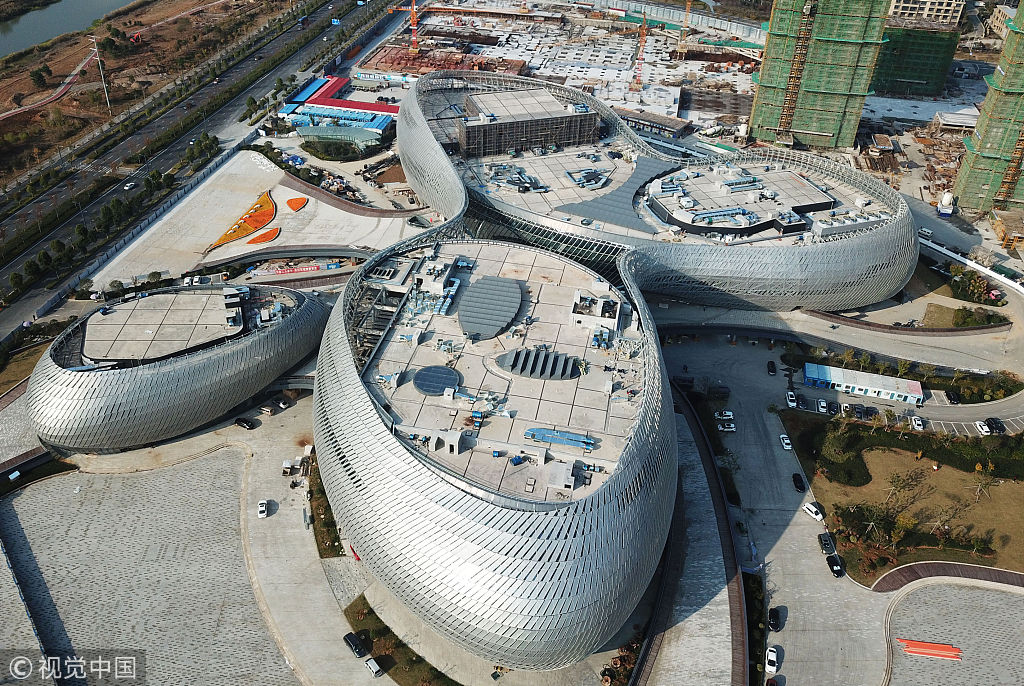 位于高新区郁洲街道的连云港大剧院,占地102亩,总建筑面积约10万平方