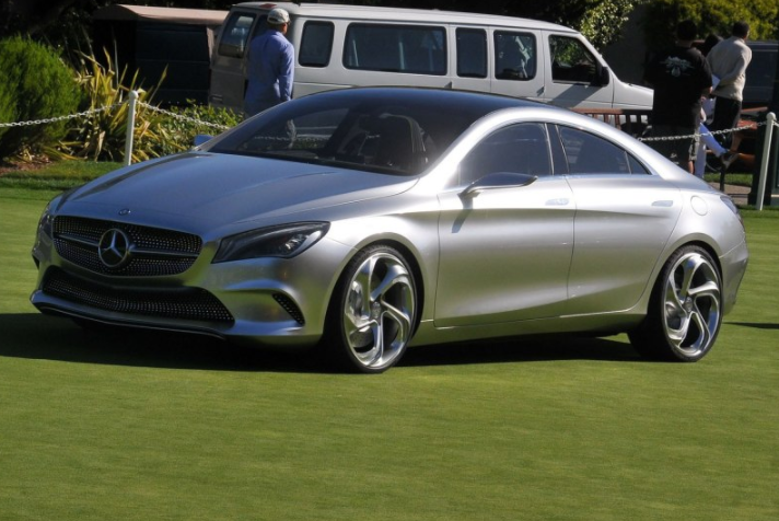 奔驰csc级这款车看起来,线条很优美,有着全新的设计理念