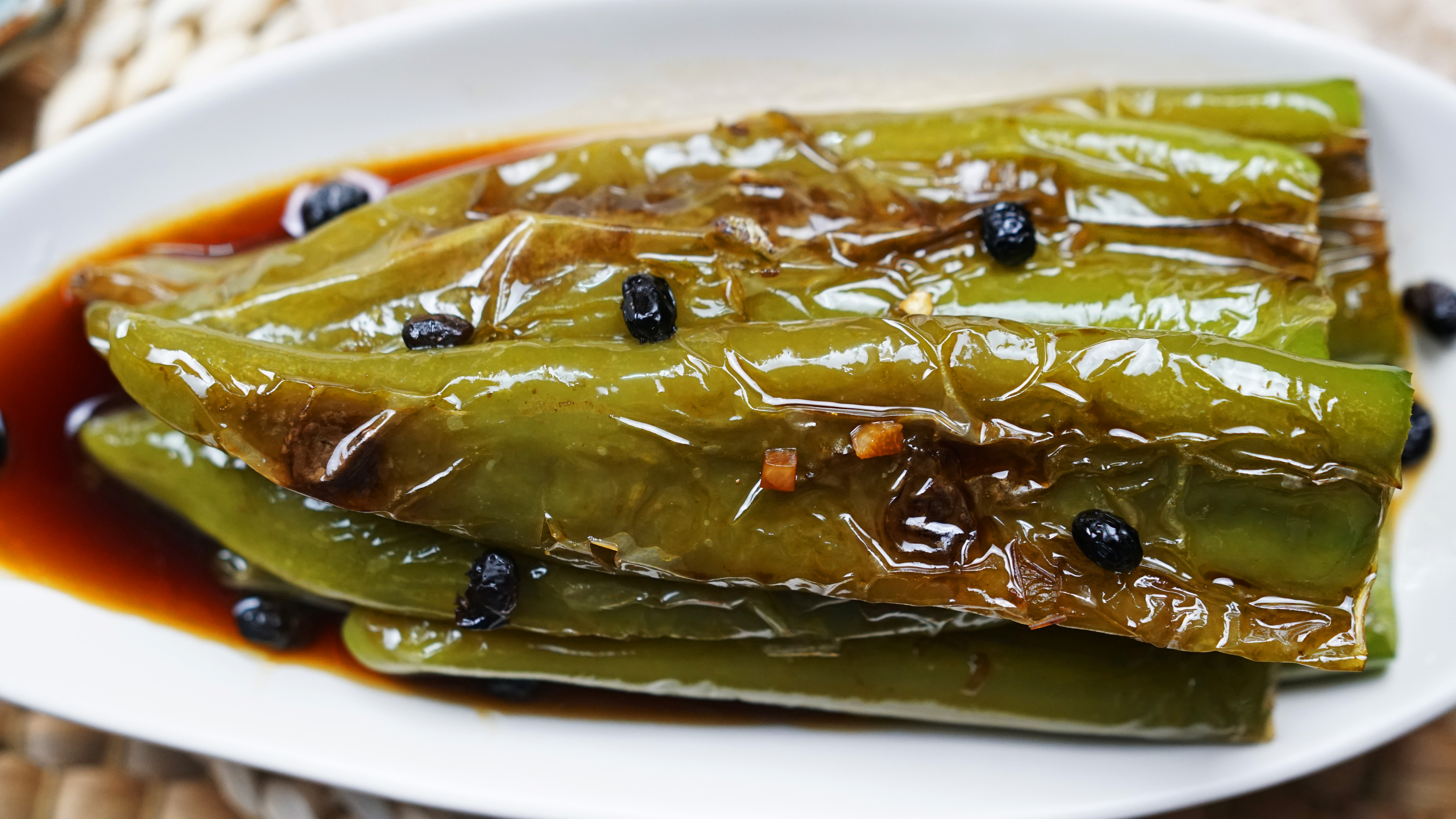 今天小编要给大家介绍的是一道四川的家常菜——虎皮青椒.