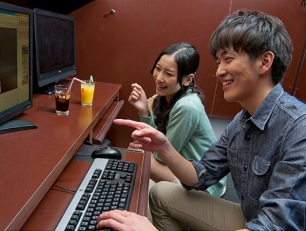 为什么情侣们去网吧,偏爱坐包间呢?答案说出来你不一定会信