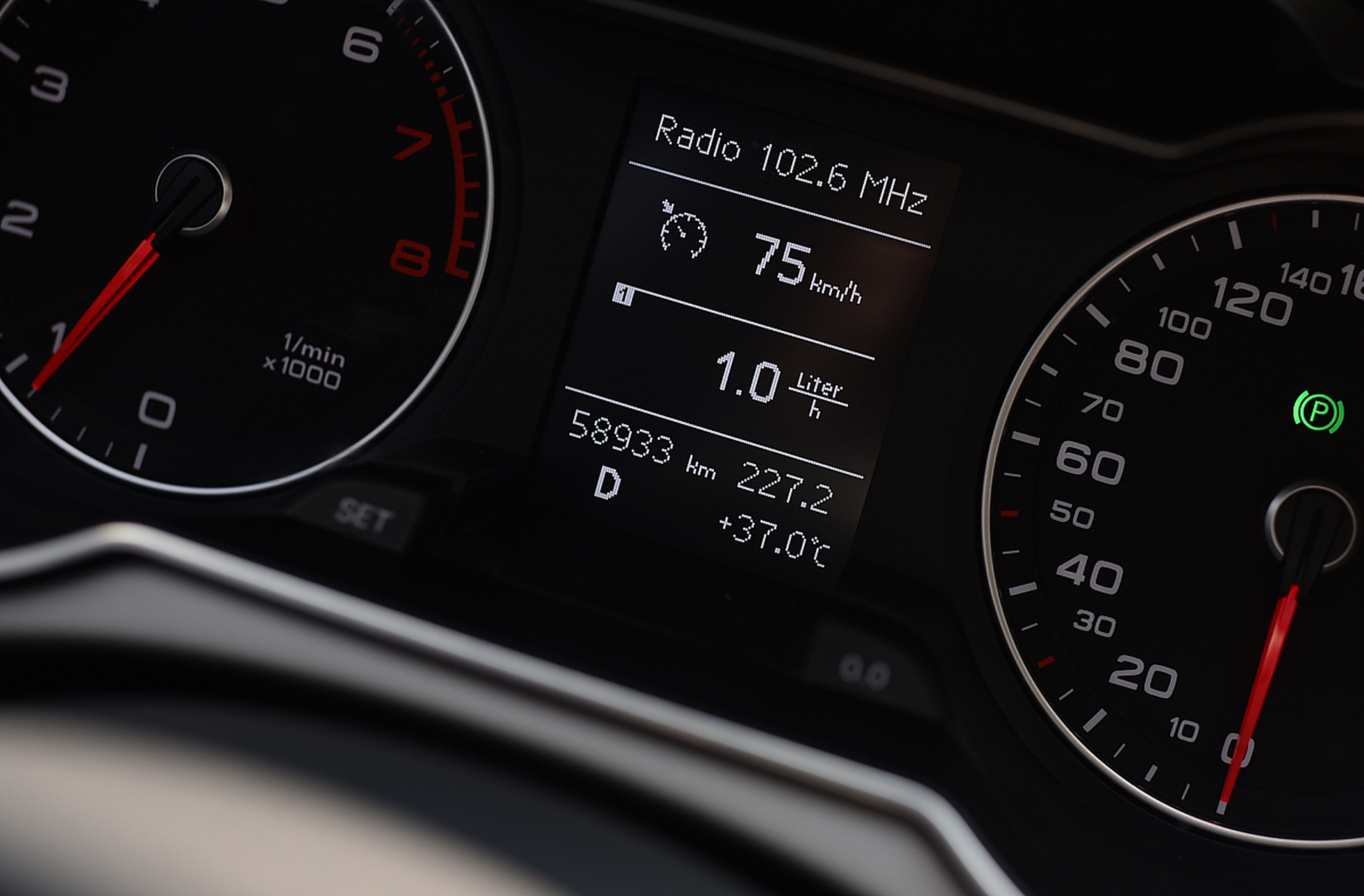 尤其很久很久没开燃油车, 猛的开起来确实带感