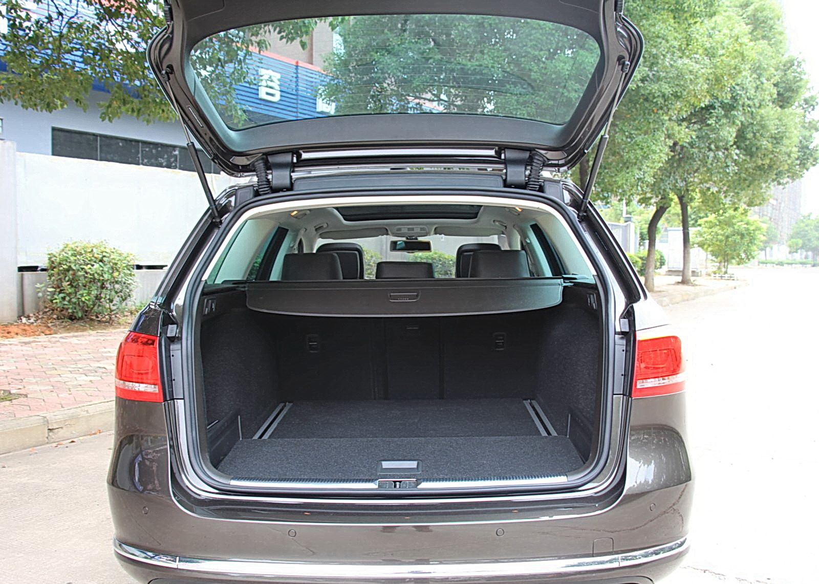 对进口大众迈腾外观和空间的品鉴