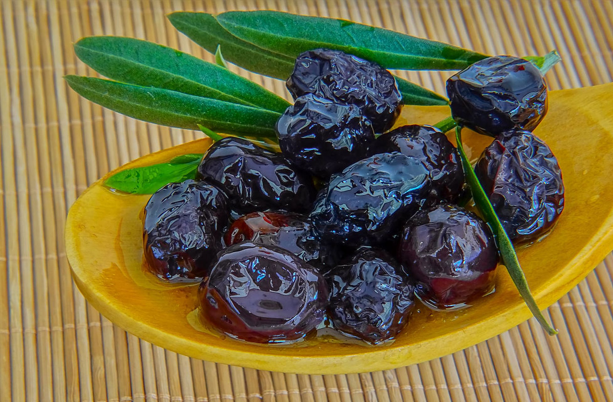 乌梅的功效与作用,乌梅的食用方法有哪些 乌梅,性味酸,涩,平;归肝,脾