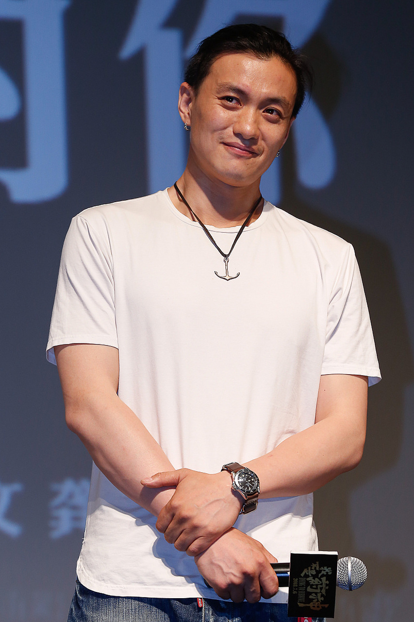 看桃花坞发现周一围是个很拧巴的人,内心自我评价很高,而内心能量又跟