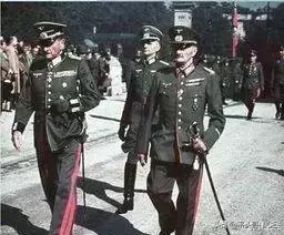 为什么有人说现代各国的军装都没有二战时德国的漂亮?