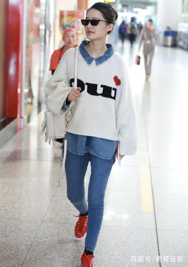 李沁厉害了,往帆布鞋上泼"番茄酱",网友:可以引领新时尚了!