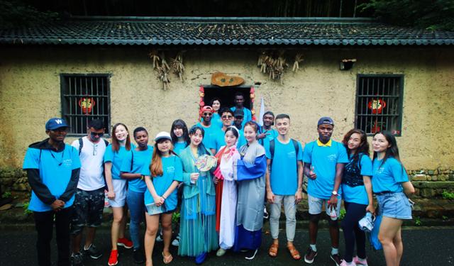 建德全民徒步大会正式启动,国际大学生打卡浙江最美绿道