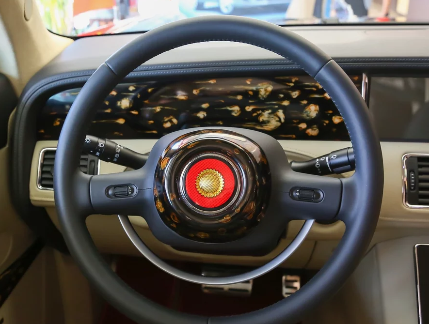 我驾龄不长,但是给我的感觉就是好开,好掌控,操控精准,方向盘基本上没