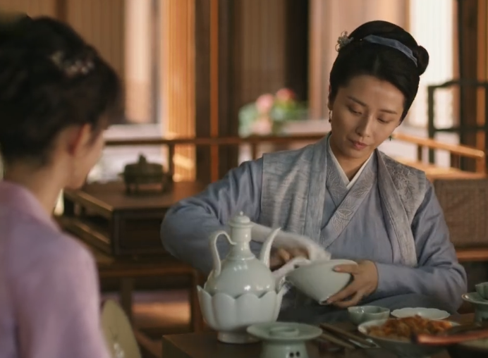 《知否知否》明兰姨妈吃饭还要先验毒,网友:刚从宫斗剧组过来