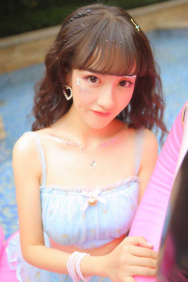 李雅琪人称酒窝妹妹现任教高中音乐老师