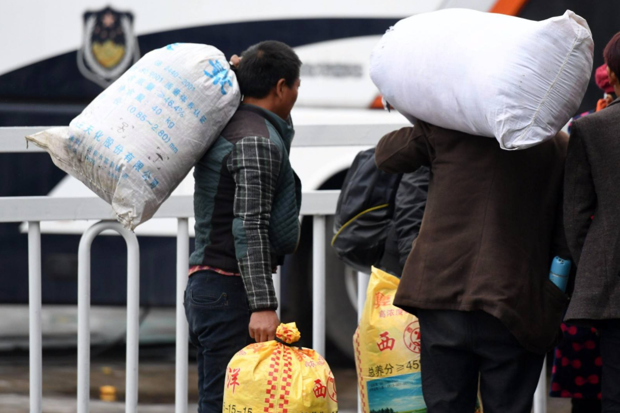 3个原因导致2018年农民工,返工潮提前!网友:都不容易