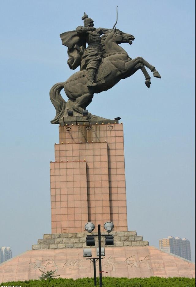 邯郸市的地标――"胡服骑射"雕塑的箭去哪儿了