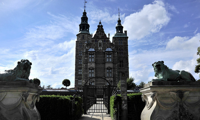 被"降格"为珍宝博物馆的罗森堡宫,琳琅满目的物品让人目不暇接