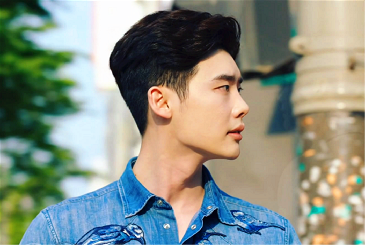 不得不说李载允真的是帅呆