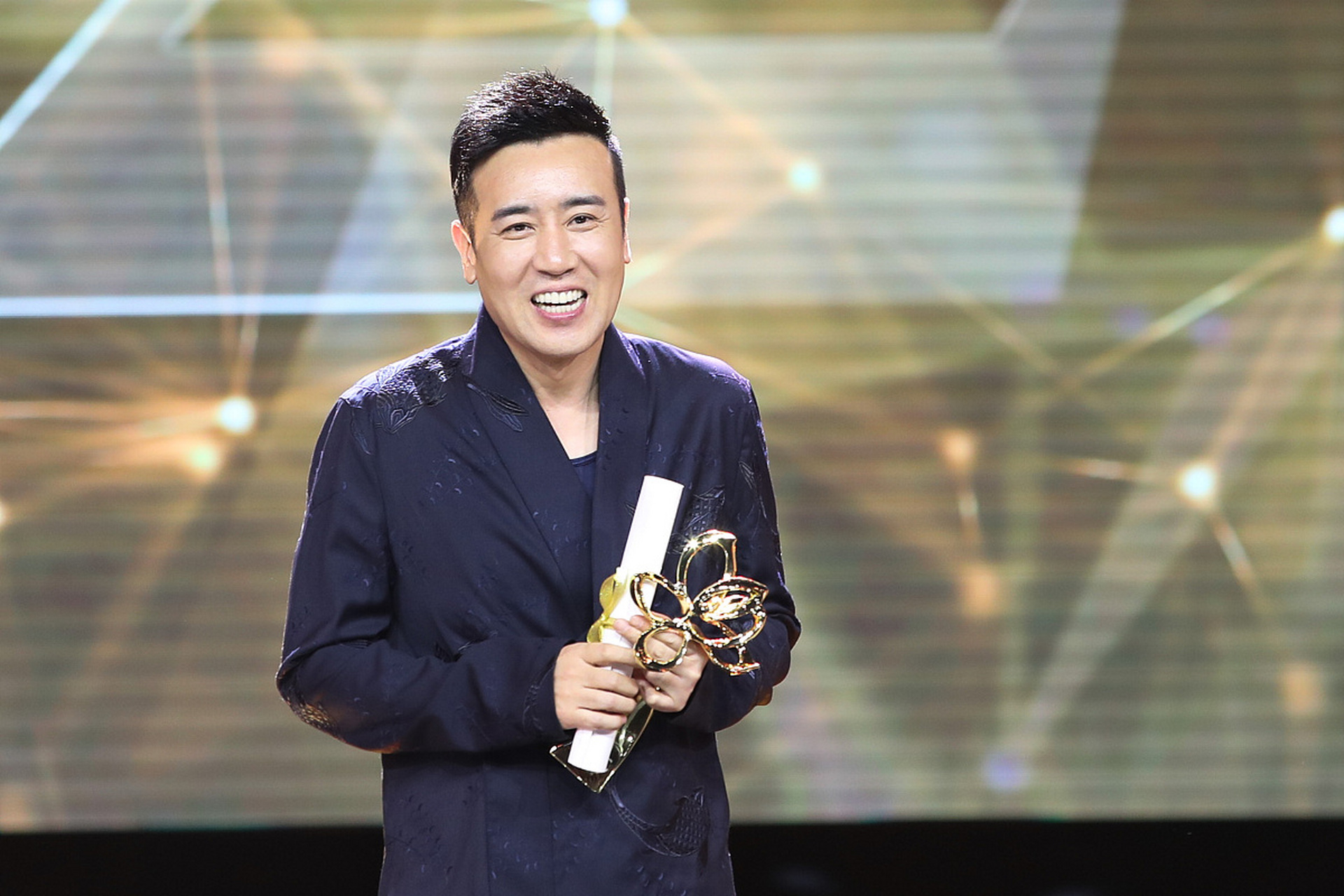 演员于和伟说,我已经进了抚顺话剧团了,干嘛还要考上