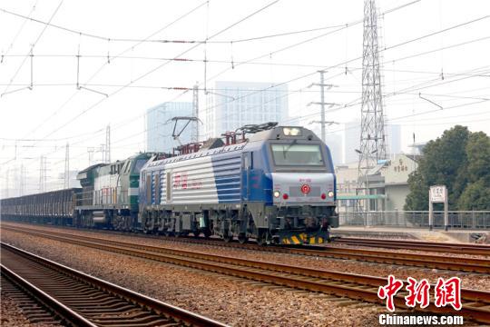 宣杭铁路跨入电气化时代 试验列车运能提升2000吨