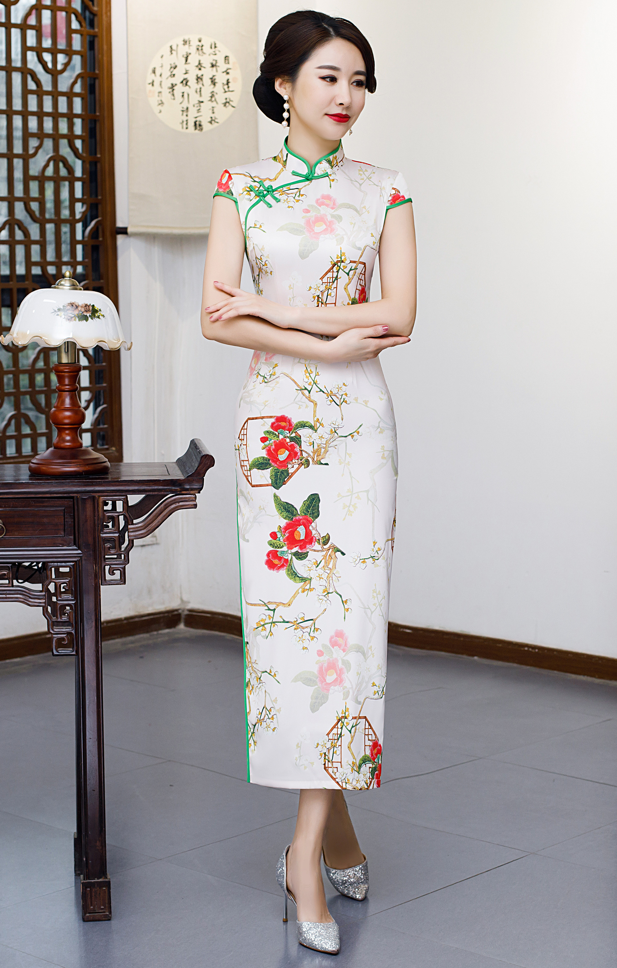 春季长款旗袍怎么选?掌握这几点,你也能穿出优雅娇柔的气质