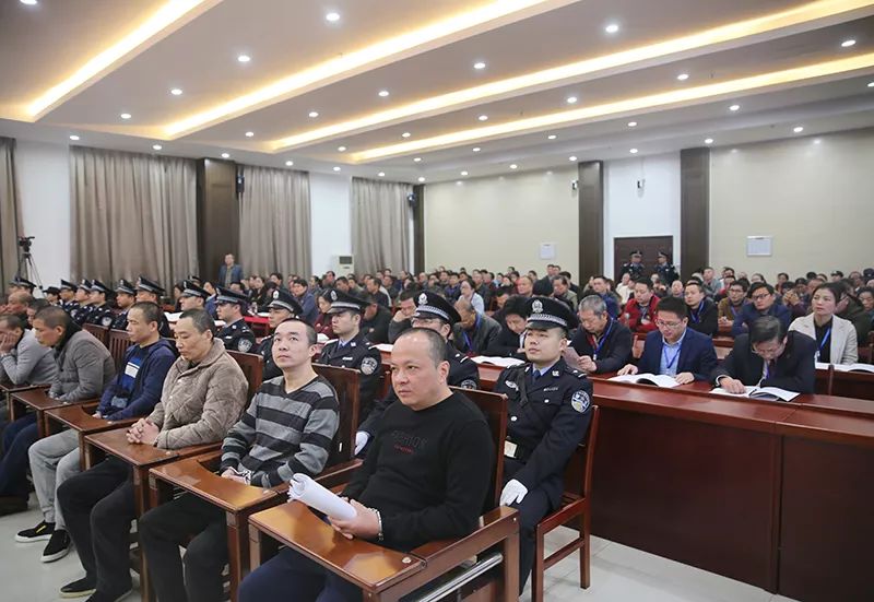 黄冈首例村支书把持基层政权黑社会性质组织犯罪案在浠水开庭审理