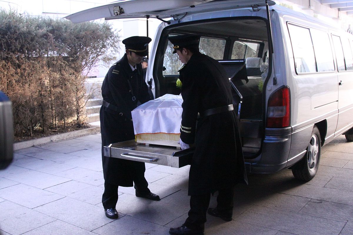 昆都仑殡仪馆,接运遗体,长途殡仪车殡葬车灵车