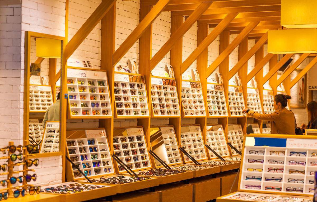 合肥眼镜店装修设计效果图 营造多变的视觉环境