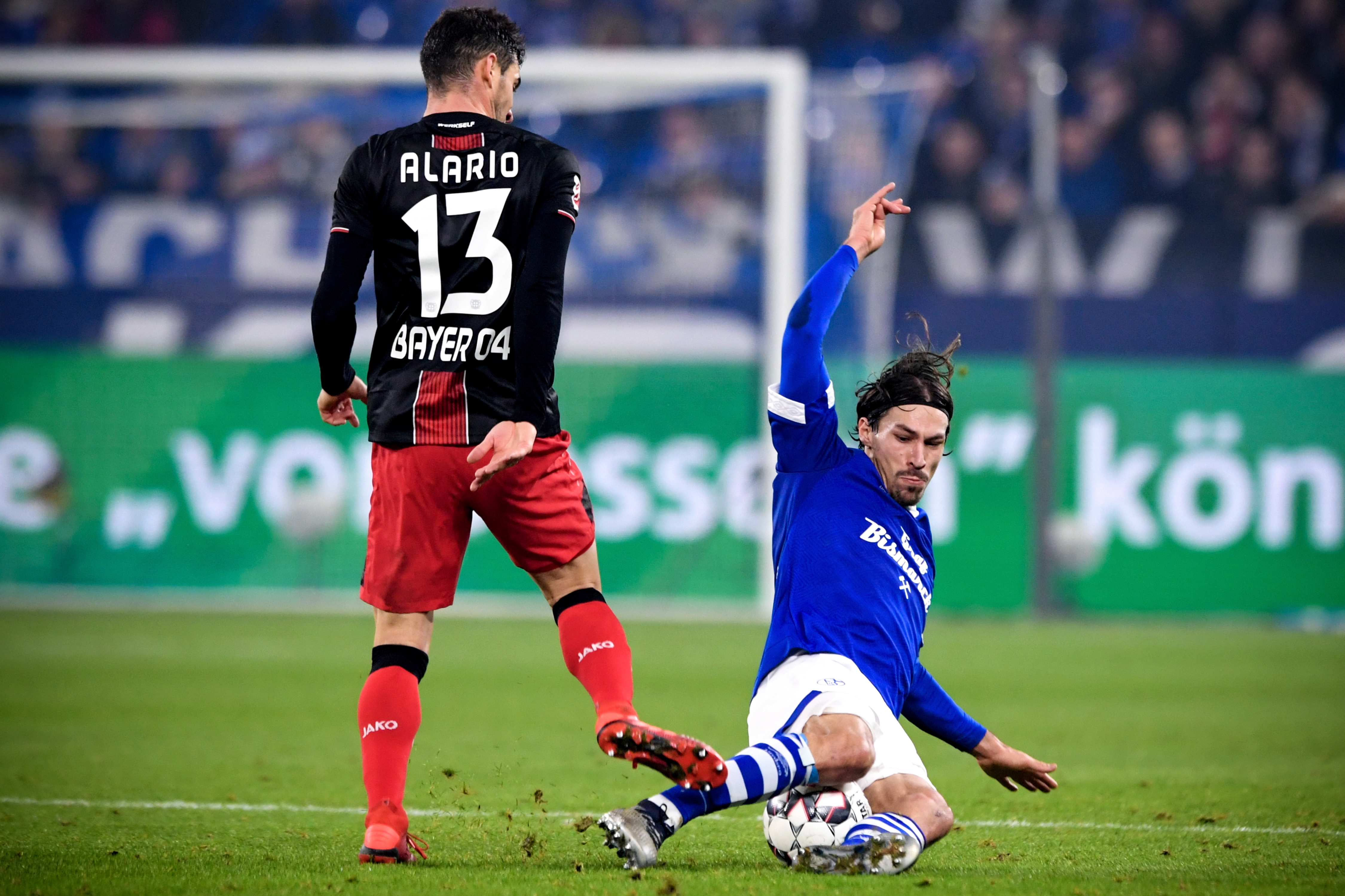 足球——德甲联赛:勒沃库森胜沙尔克04