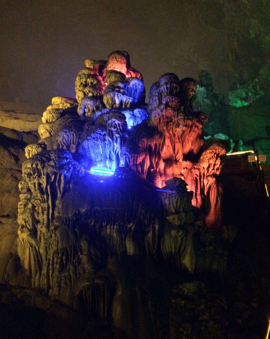 黄仙洞位于大洪山脉南麓,相传黄石公曾在此休憩,故得名黄仙洞.